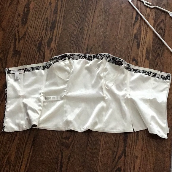 Black & White Bustier - Picture 4 of 9